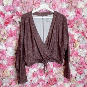 Evolution and Creation Yoga Wrap Top Sz L